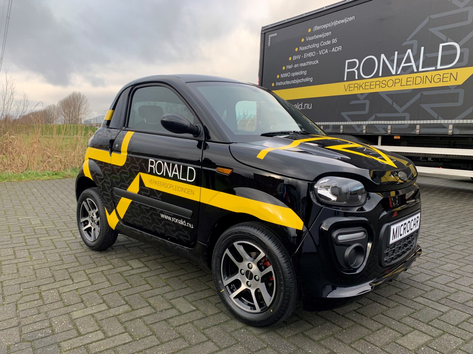 Header afbeelding: brommobielrijbewijs_ronald_verkeersopleidingen.jpg