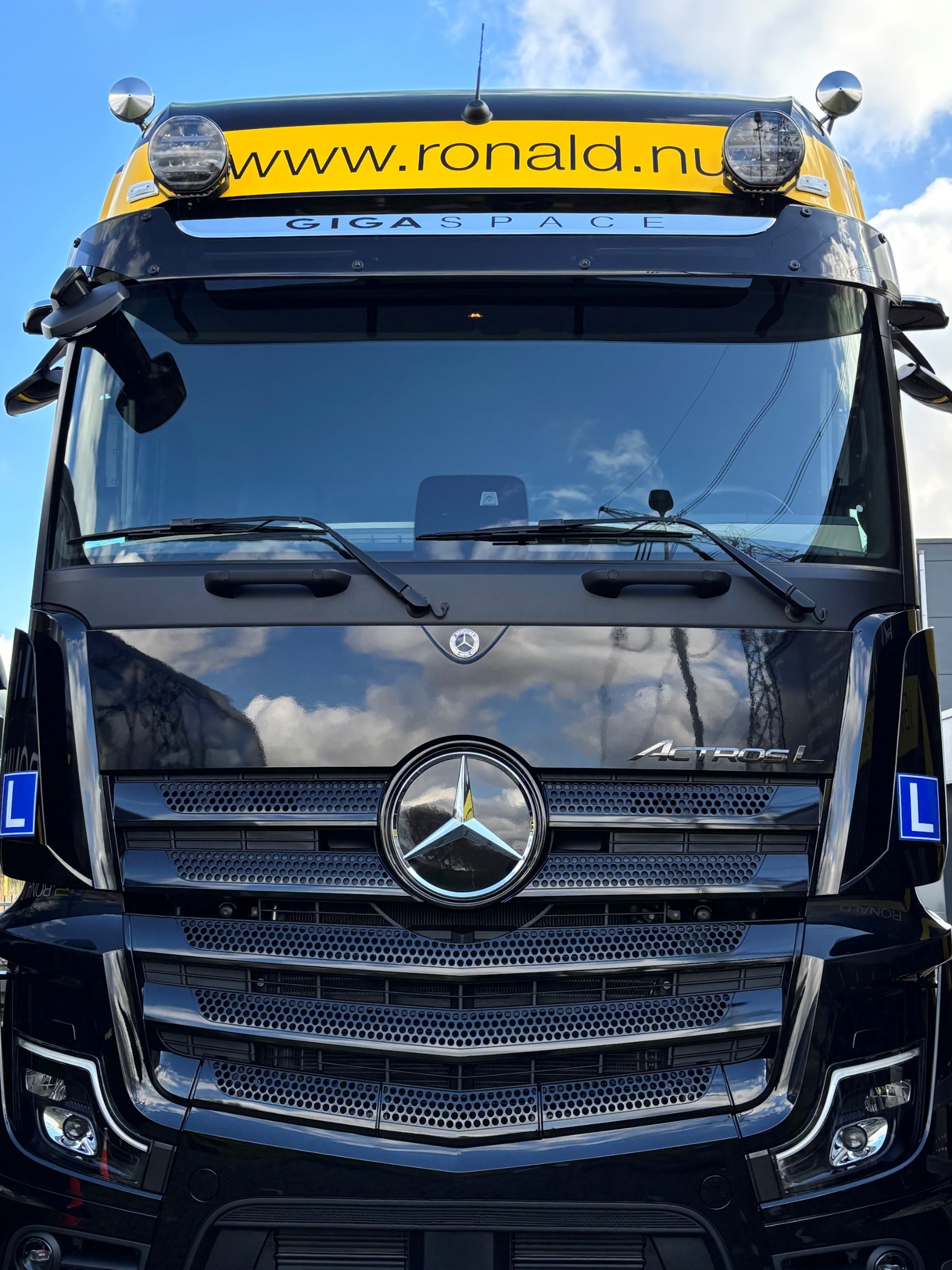 Header afbeelding: c_rijbewijs_vrachtauto_ronald_verkeersopleidingen_5-1.jpg